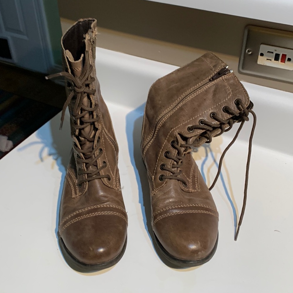 Steve Madden combat boots in stone size 8M